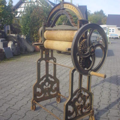 Uralte Wäschemangel 1-3