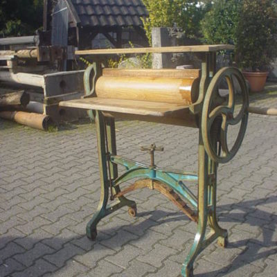 Uralte Wäschemangeln 7-9