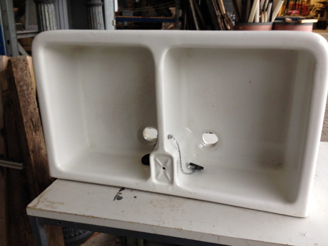 Alte Spülbecken aus Rückbau | Fachwerk-Antik