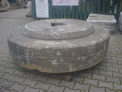 Uralter Mühlstein 185cm aus Blaustein – Bild 3