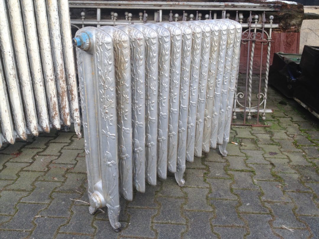 Jugendstil Heizkörper mit Standfuß | Fachwerk-Antik