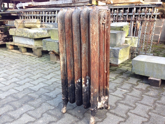 Jugendstil Heizkörper mit Standfuß