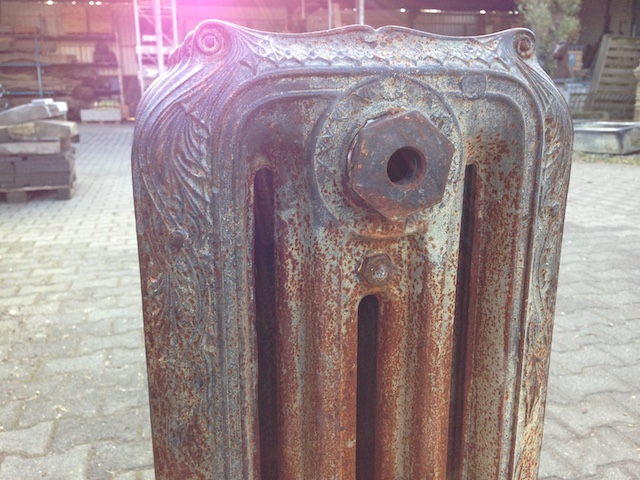 Jugendstil Heizkörper mit Standfuß – Bild 3