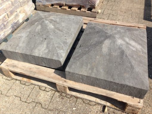 Paar Pfeilerkappen aus Blaustein Pfeilerabdeckung 57 x 70cm