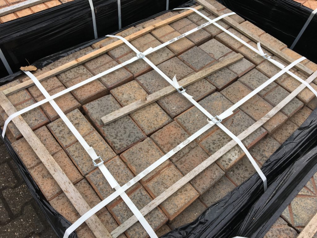 300qm Alte Münchner Gehwegplatten 14x14cm aus Rückbau FachwerkAntik