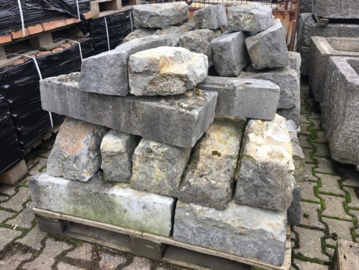 Alte scharrierte Blaustein Ecksteine um 1800 – Bild 2