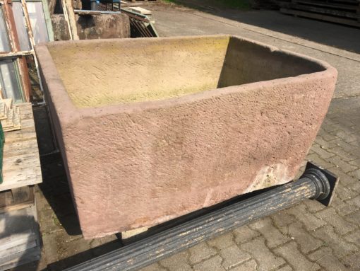 Historischer großer Brunnentrog aus Wesersandstein 145x112x65cm hoch – Bild 2