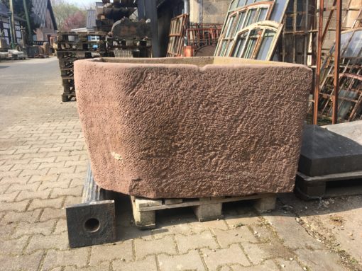 Historischer großer Brunnentrog aus Wesersandstein 145x112x65cm hoch – Bild 3