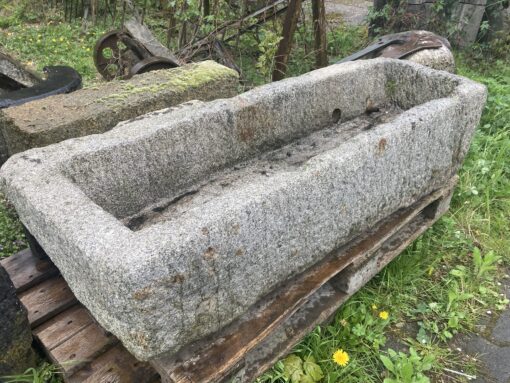 Uriger historischer Granittrog 140cm