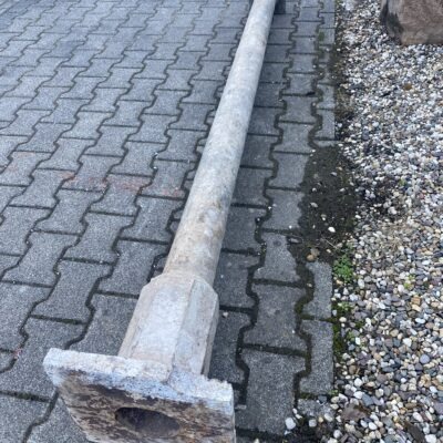 Einzelsäule Gusseisen 240cm Achtkantfuß
