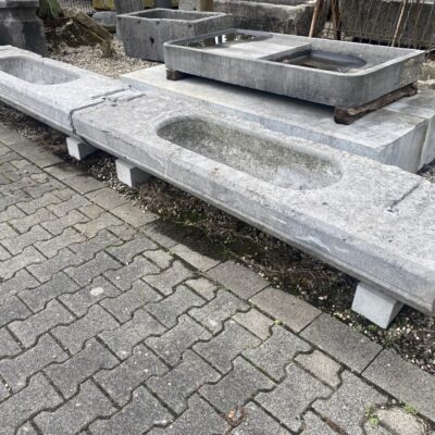 Paar Blaustein Pferdetröge aus einem Marstall